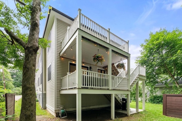 103 Warwick Rd Unit 103, Newton, MA 02465 - rear view of property featuring a lawn and stairway