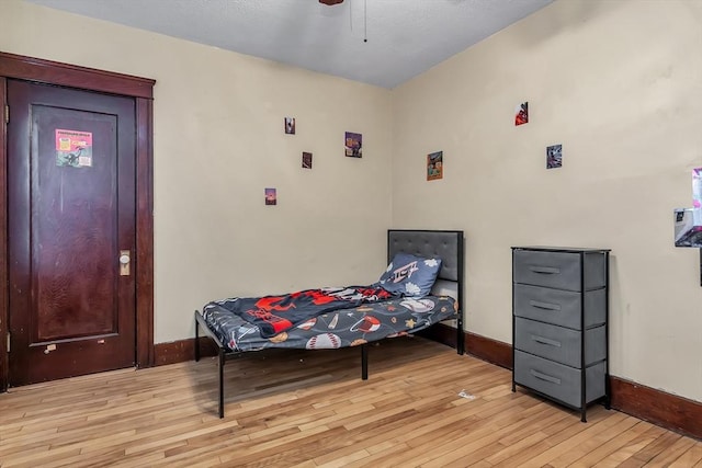 bedroom featuring light hardwood / wood-style floors and ceiling fan