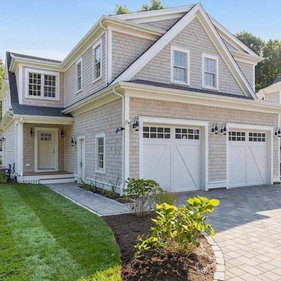 view of front facade with a garage and a front yard