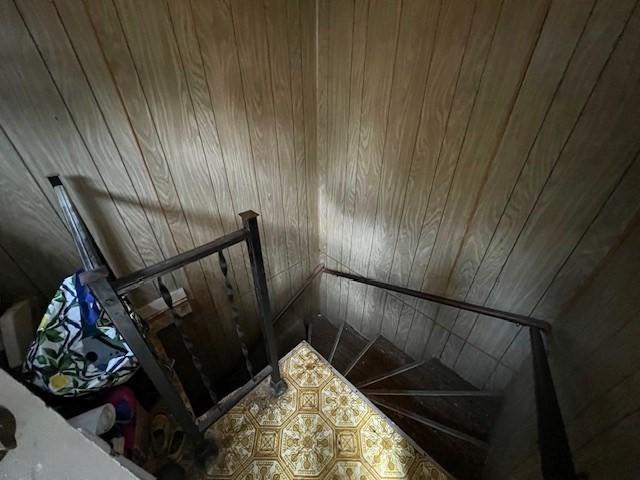 14 Felton St, Fitchburg, MA 01420 - view of stairs