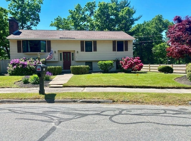 split foyer home featuring a front yard