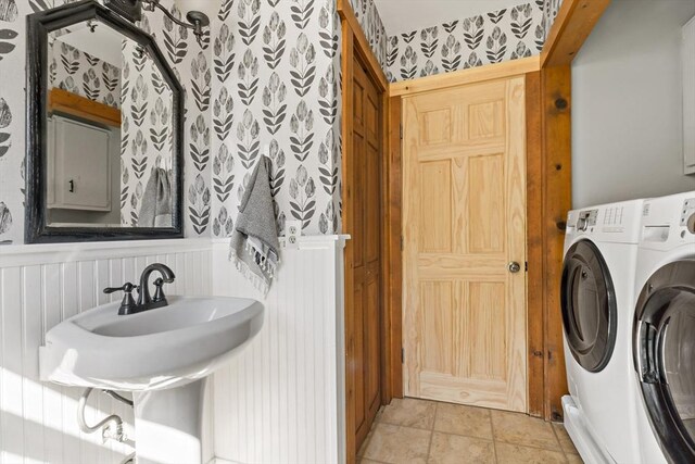 31 Blanding Rd, Rehoboth, MA 02769 - washroom with washer and clothes dryer, a wainscoted wall, and wallpapered walls