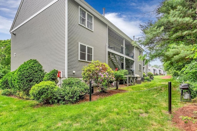 124 Tennis Plaza Rd Unit 2, Dracut, MA 01826 - view of side of property featuring a yard