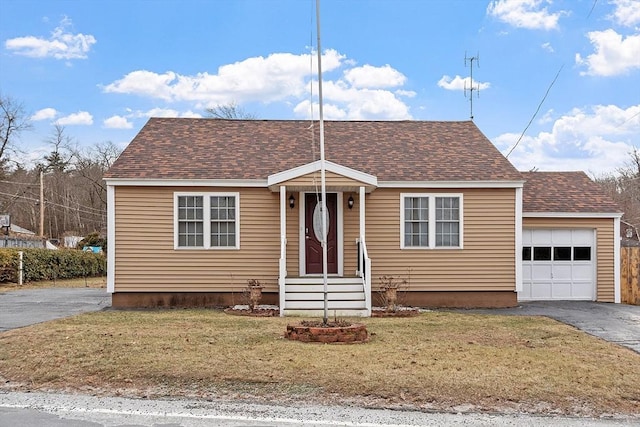 view of front facade featuring a front yard and a garage