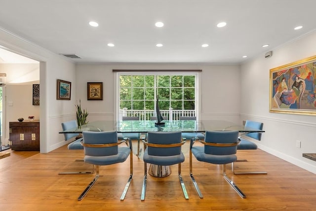 dining area with light wood finished floors, recessed lighting, visible vents, and crown molding