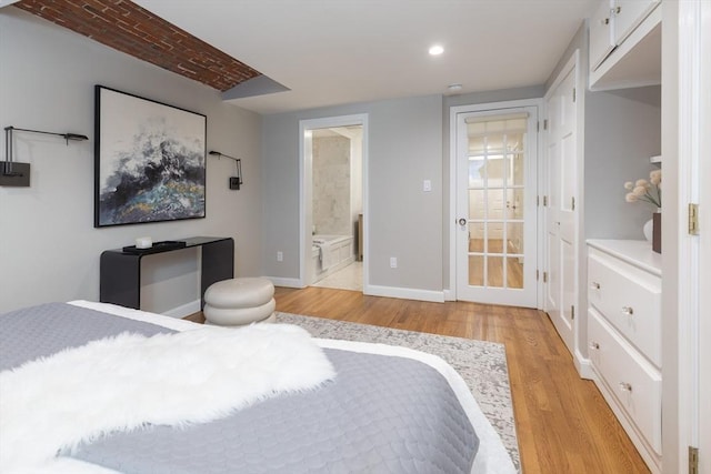 bedroom featuring light wood-type flooring, recessed lighting, baseboards, and ensuite bathroom