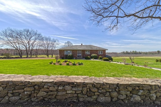 view of front of house featuring brick siding and a front lawn
