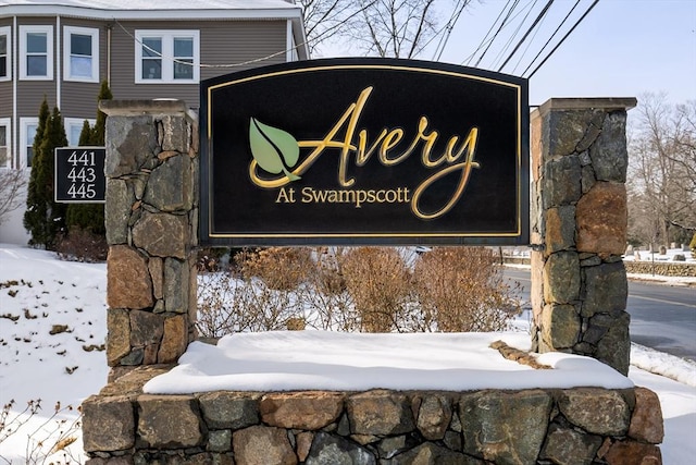 view of community / neighborhood sign