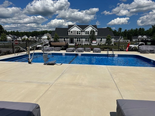 view of swimming pool