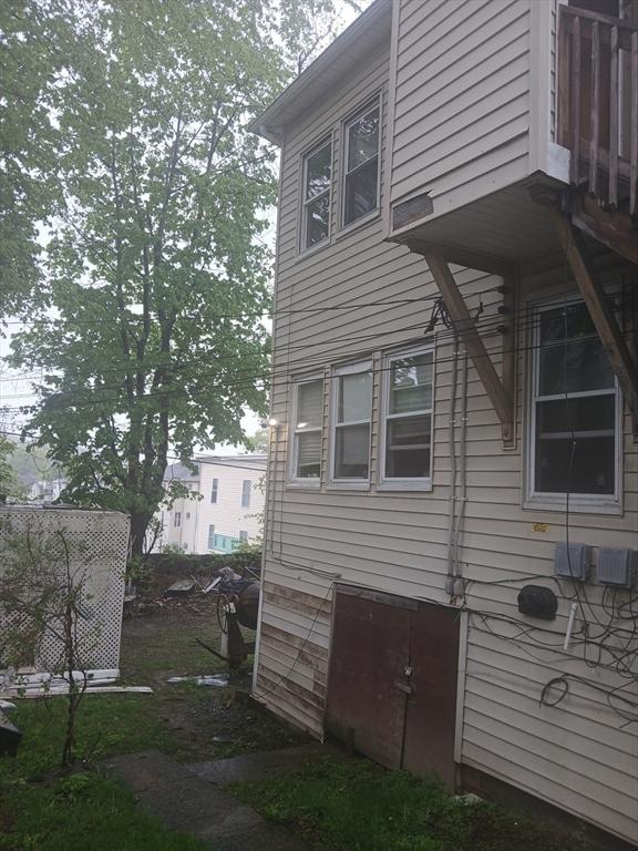 22 Florence St, Worcester, MA 01610 - view of side of property