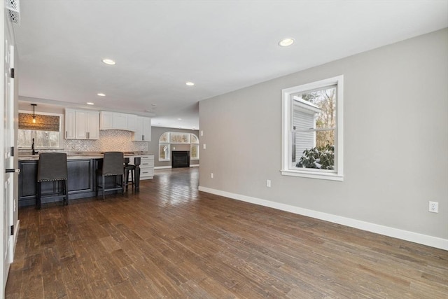 living room with dark wood-type flooring and sink