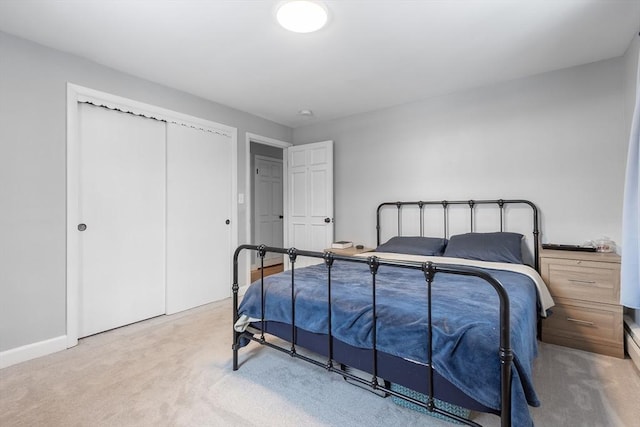 bedroom featuring carpet and a closet