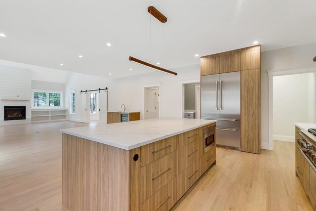 bar featuring wine cooler, a sink, and baseboards