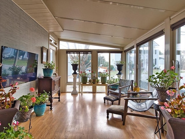 sunroom with vaulted ceiling