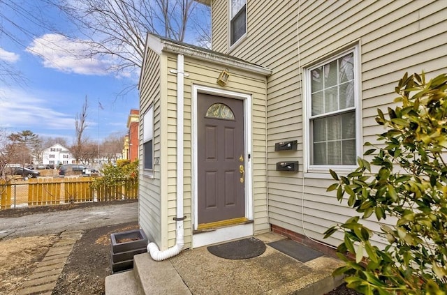 entrance to property with fence