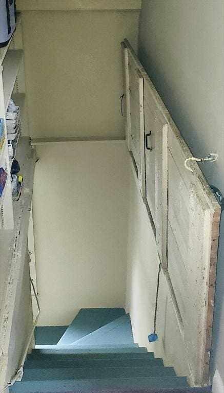5 Putnam Hill Rd, Sutton, MA 01590 - view of stairs