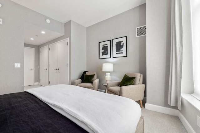 bedroom featuring recessed lighting, visible vents, baseboards, and light colored carpet