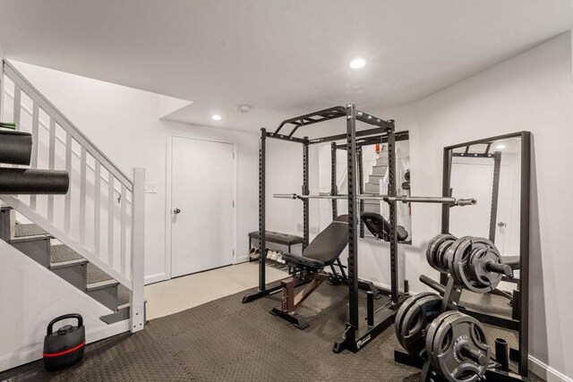 workout room featuring recessed lighting