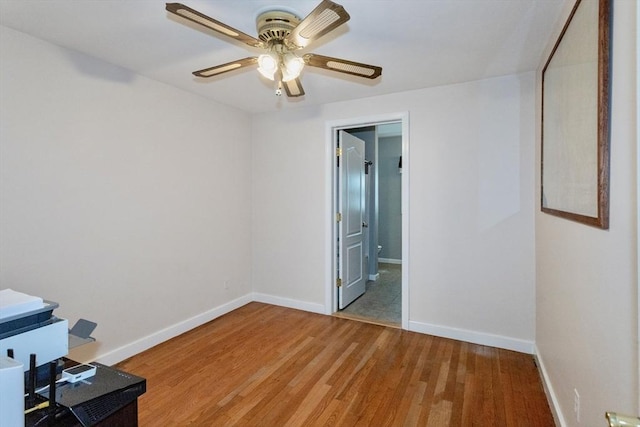 unfurnished bedroom featuring light wood finished floors, baseboards, and ceiling fan