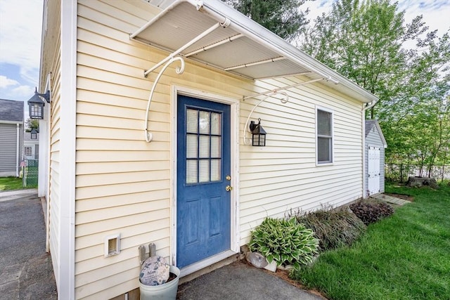 entrance to property with fence