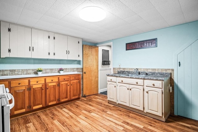 4 Rowley Rd, Topsfield, MA 01983 - kitchen with stove, light wood finished floors, backsplash, and a sink