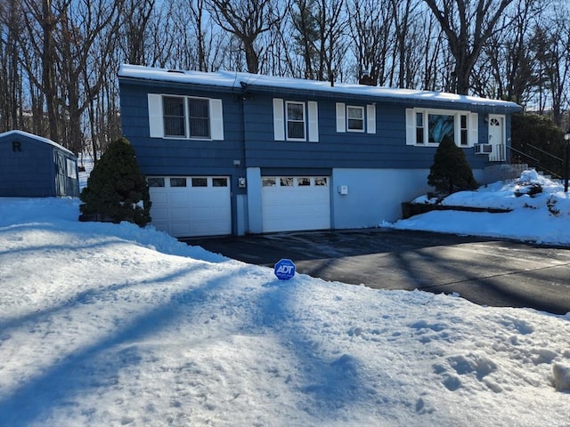 view of front of house with driveway and a garage