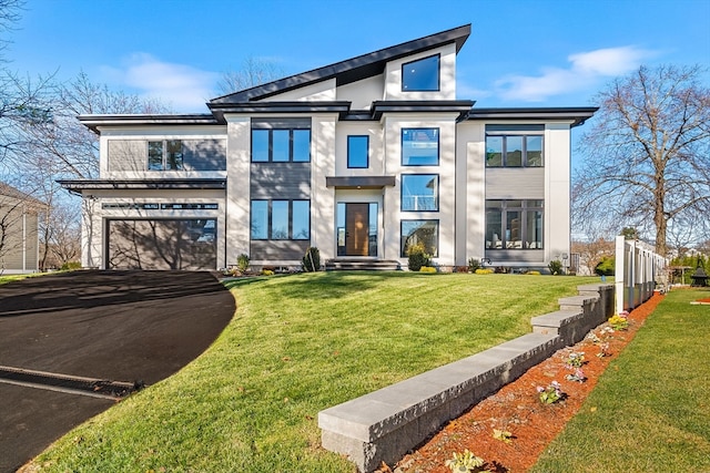 view of front facade featuring a front lawn and a garage