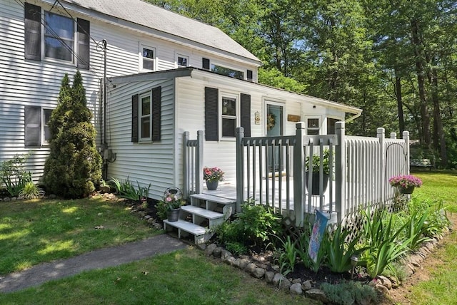 6 Hillcrest Dr, Hopkinton, MA 01748 - view of front of house with a front yard