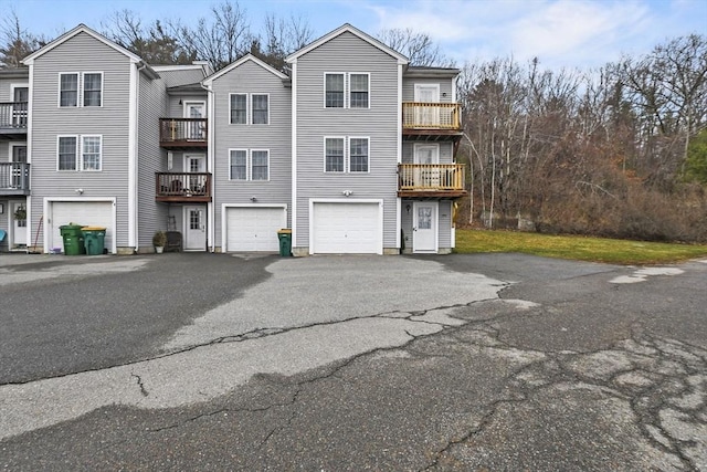 view of front of property with an attached garage and driveway