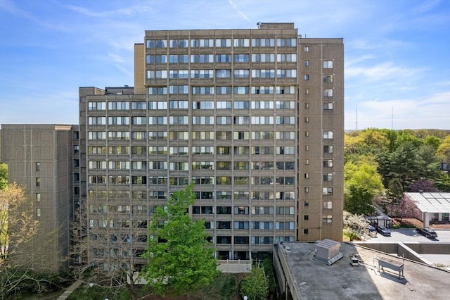 view of apartment building / complex