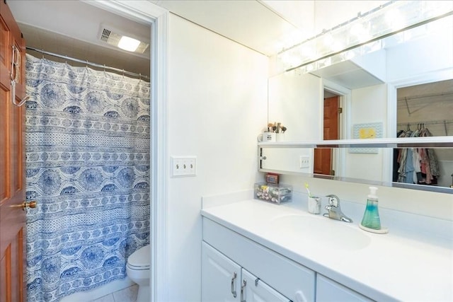 full bathroom with toilet, vanity, and a shower with shower curtain