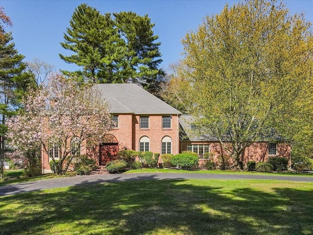 view of front of property with a front lawn