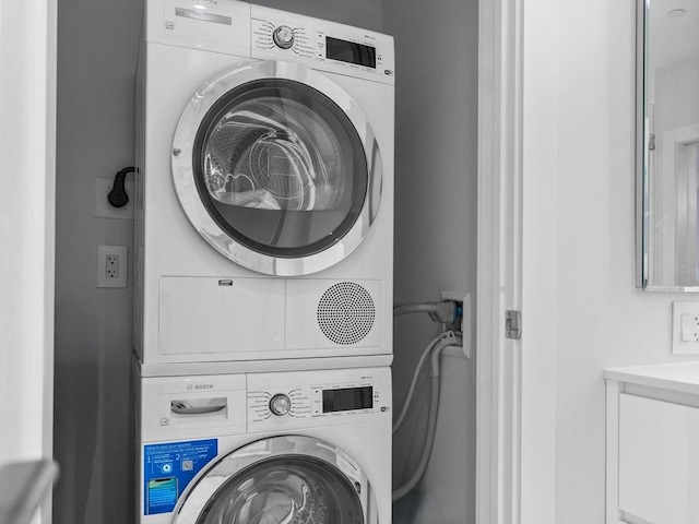100 Shawmut Ave Unit 709, Boston, MA 02118 - laundry area featuring stacked washer / drying machine