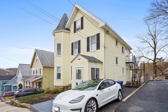 view of front of property