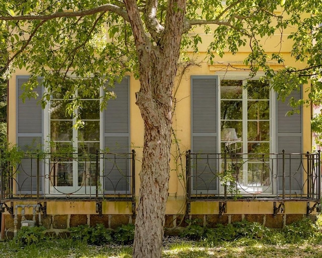 view of property exterior