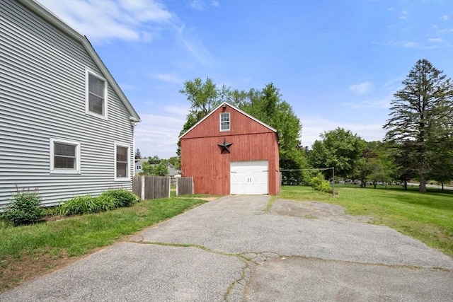 19 E St, Grafton, MA 01536 - detached garage with asphalt driveway