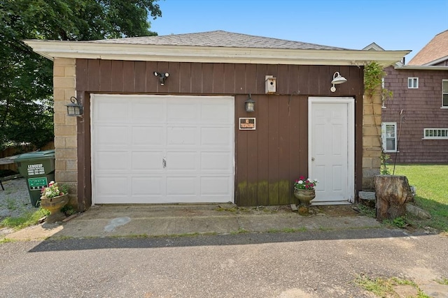 85 Everett St, Southbridge, MA 01550 - view of detached garage