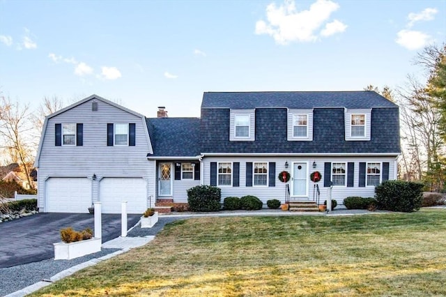 view of front of home featuring a front yard and a garage