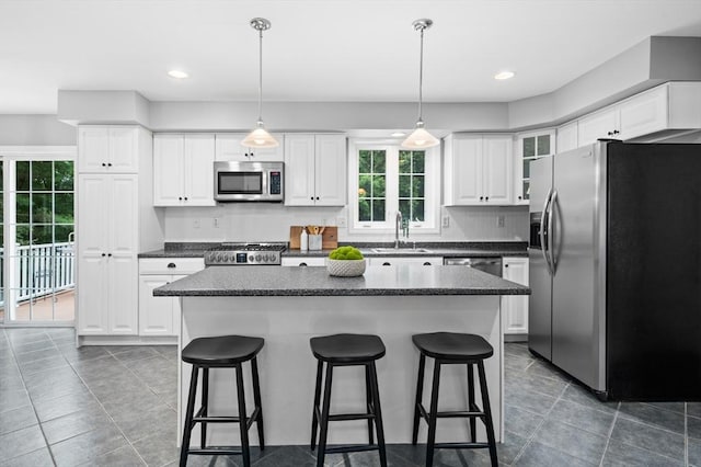 100 Overlook Ter, Dracut, MA 01826 - kitchen featuring stainless steel appliances, dark countertops, healthy amount of natural light, a kitchen bar, and recessed lighting