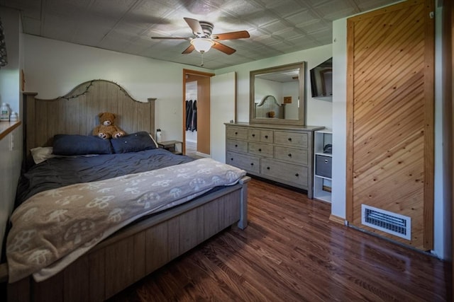 bedroom featuring wood finished floors and a ceiling fan