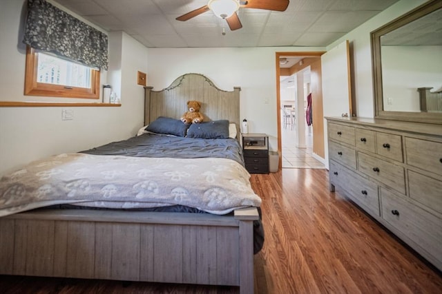bedroom featuring wood finished floors and a ceiling fan