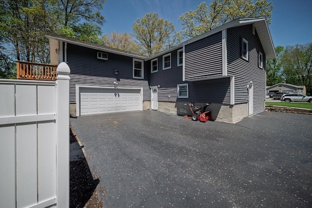 view of front facade featuring driveway and a garage