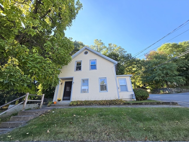 view of front of property with a front yard