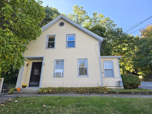 view of front of property with a front yard