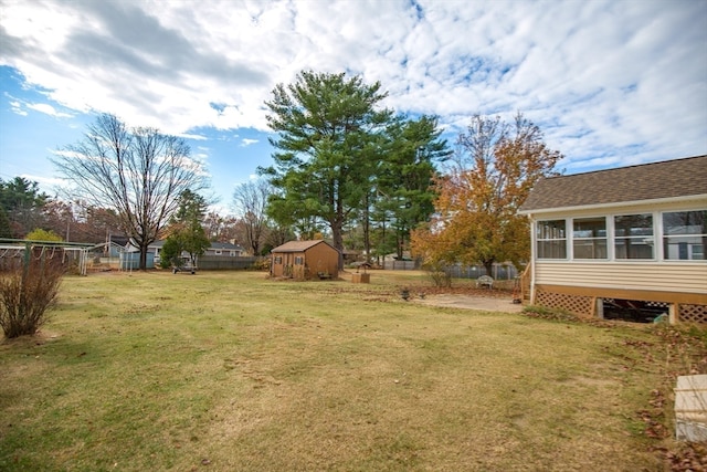 view of yard featuring a storage shed