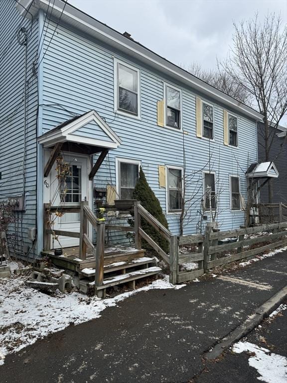 view of front of property