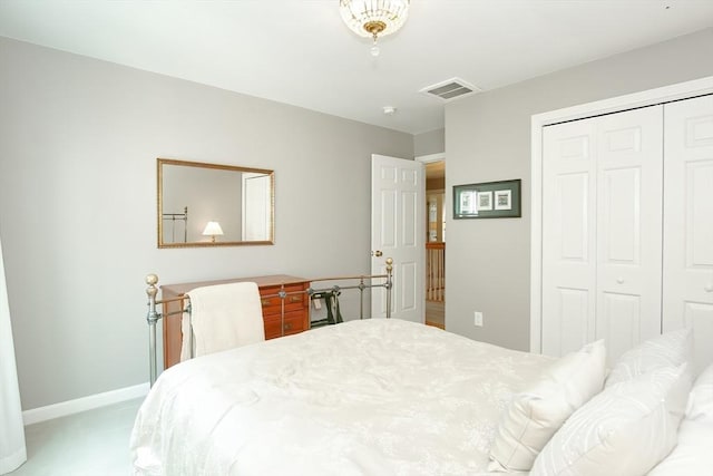 bedroom featuring baseboards, a closet, and visible vents