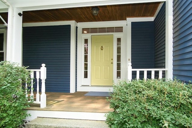 property entrance featuring a porch