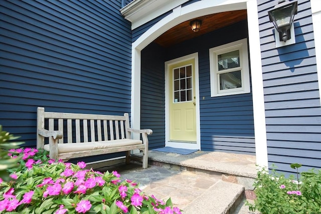 property entrance featuring a porch