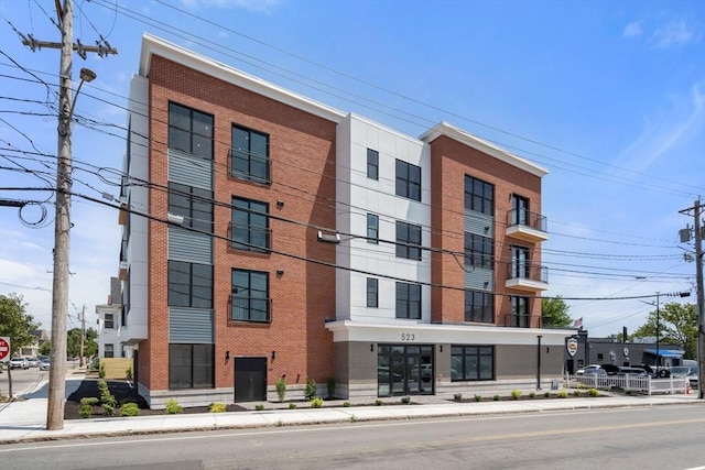 523 2nd St Unit 303, Everett, MA 02149 - view of building exterior